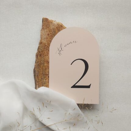 Numer stołu - w zaokrąglonym kształcie